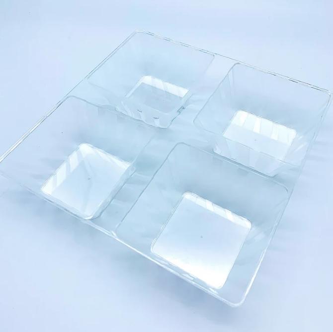 CLEAR SQUARE 4 SECTION TRAY 48PCS